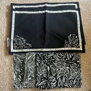 2 Disney placemats, 4 napkins - Be Out Guest